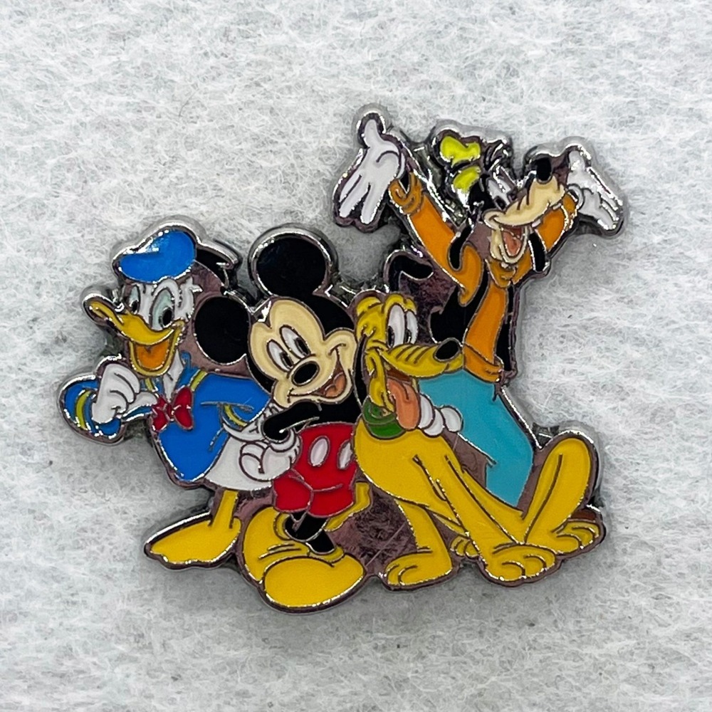 🔮 5/$25 Disney Mickey And Gang Pin